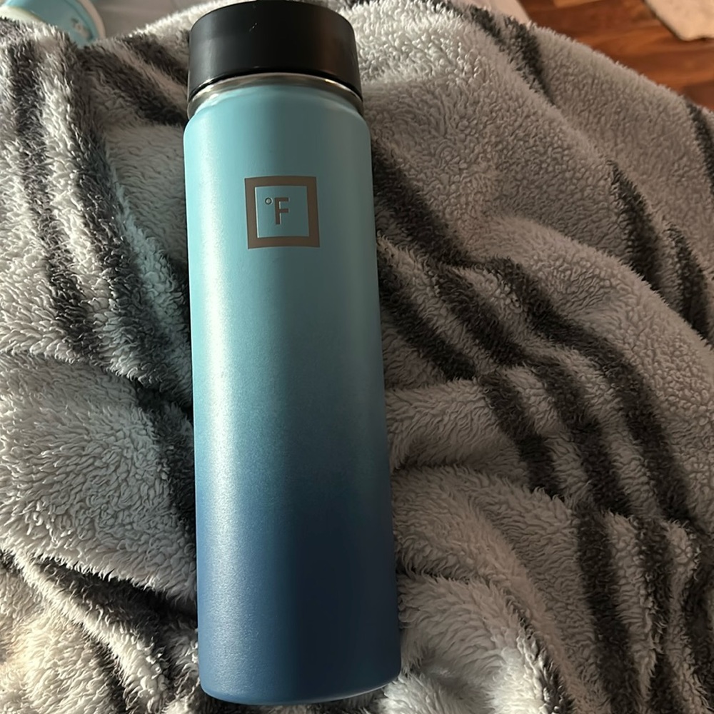 Blue iron flask 22 oz bundle.